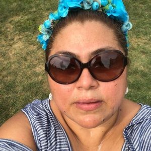 Meet your Posher, Nelida